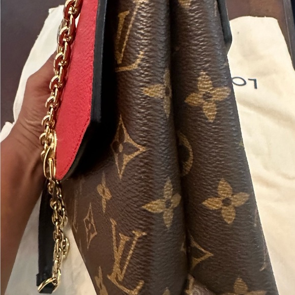 Louis Vuitton, Lake Placide, Crossbody - Picture 3 of 13